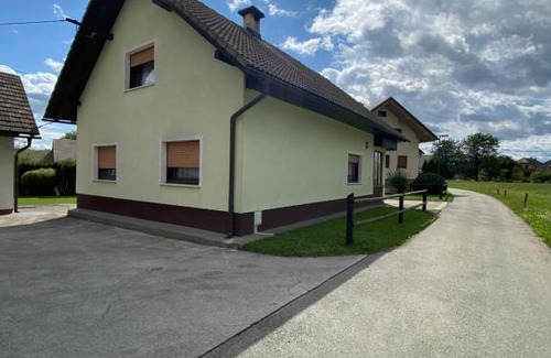 Praprotna Polica House | Charming Old Traditional House - Pet & Child Friendly Stay
