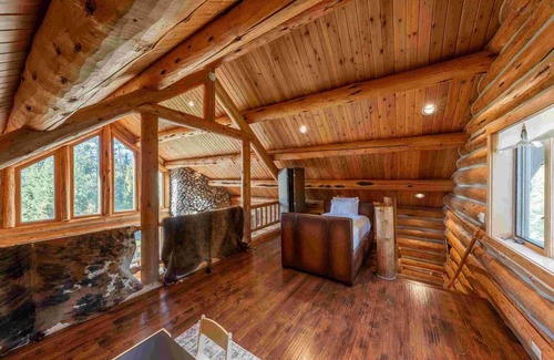 Wilson House | Old Trail Hideaway: Family-Friendly Retreat with Hot Tub
