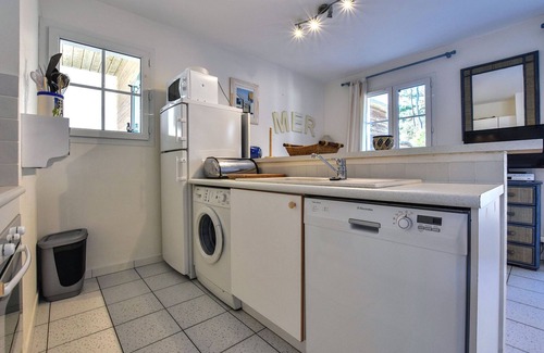 Sainte-Marie-de-Re House | Charming Labaroche Vacation Home with Jacuzzi & Ocean View