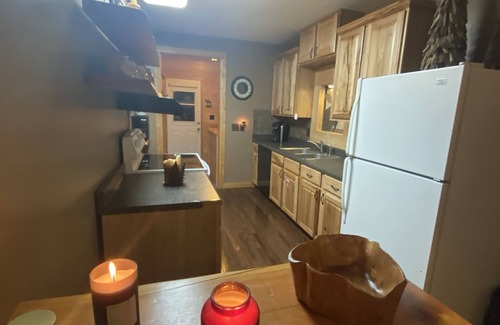 Meeteetse Cabin | Convenient Cody Hotel: Pet-Friendly & Family Amenities