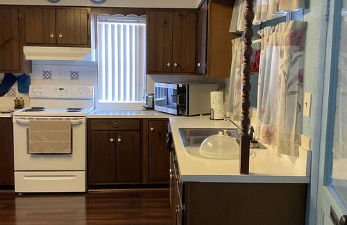 Seligman House | Exceptional OLD WEST HIDEOUT - 2 Bedroom Near Route 66