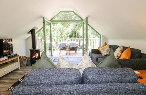 Lincoln House | Pet-Friendly Getaway at Old Wood Coach House - Rated 9.8