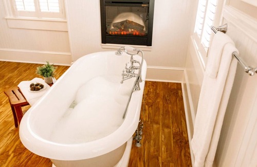 Edenton Bed & Breakfast | Oceanfront Bliss at Captain's Quarters Rm. 3 - Top Rated!