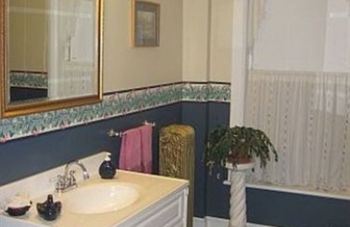 Troy Bed & Breakfast | Elegant Olde Judge Mansion: Family-Friendly with Breakfast