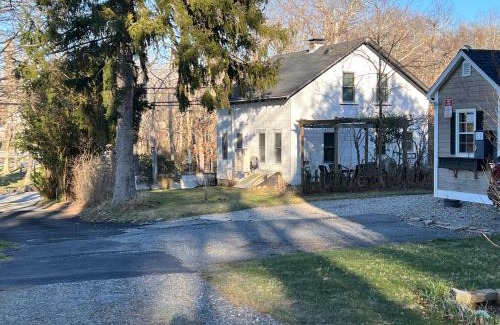 Sandwich House | Historic District Escape in Cape Cod’s Oldest Town