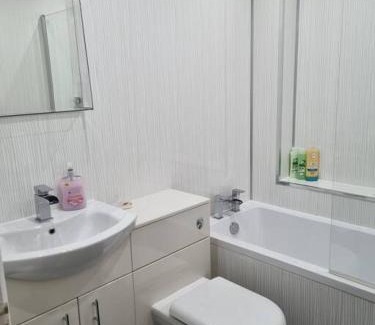 Livingston House | Pet-Friendly Oldwood Home: Highly Rated 9.4/10 Stay