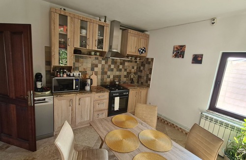 Timisoara Villa | Ole Apartment: Relaxing Space with Hot Tub & Family-Friendly Amenities