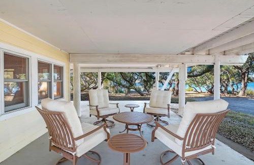 Ono Island House | Discover Ole River Cottage: Family & Pet Friendly Retreat