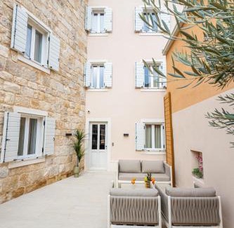 Split Bed & Breakfast | Olea Luxury Rooms & Spa