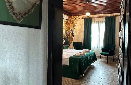 Sigacık Hotel | Relax at Pangea Sigacik Pansiyon & Bistro with Ocean Views