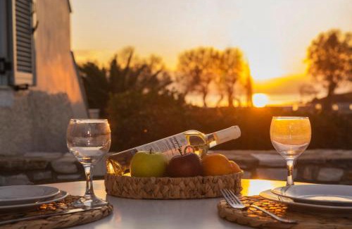 Posidonia Apartment | Cozy Olea Suite by the Sea - Guest Rated 9.8/10