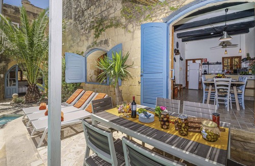 Ta' Għammar Villa | Relax at Oleandra Holiday Home with Oceanfront Views