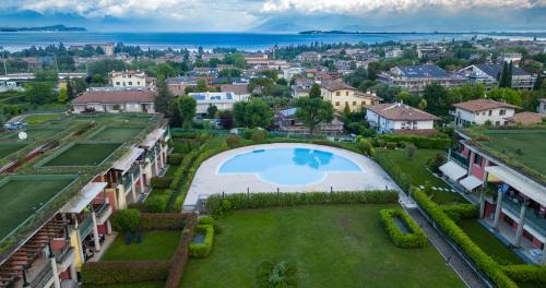 Rivoltella Apartment | Oleandro Apartment: Private Garden & Access to 5 Pools