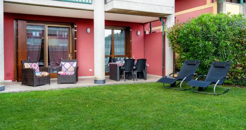 Rivoltella Apartment | Oleandro Apartment: Private Garden & Access to 5 Pools
