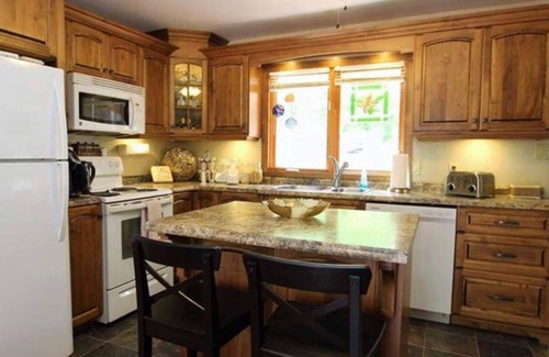 Unorganized Centre Parry Sound House | Experience O’Leary’s Lane: Cozy Cottage with Ocean Views