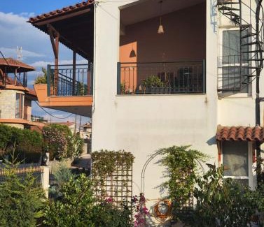 Kourouta House | Discover Olga's Garden Home - Douneika, Pet Friendly Retreat