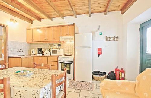 Agni Apartment | Beachfront Olgas Cottage: Family-Friendly Getaway Awaits