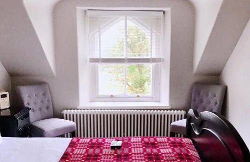 Gwynedd- Snowdonia House | Elegance at Olif: 5-Star Stay with Gourmet Dining