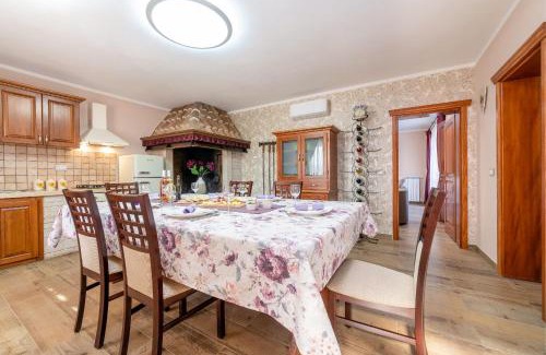 Kastelir Apartment | Discover Oliva & Hedera Viridi: Oceanfront Bliss Awaits
