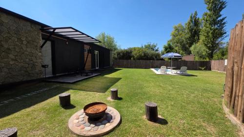 Bajo Lunlunta Resort | OlivaNegra Resort: Oceanfront Retreat with Pool & Breakfast