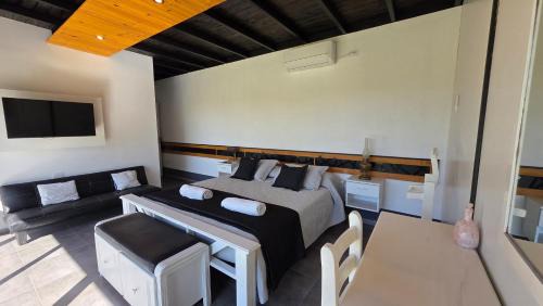 Bajo Lunlunta Resort | OlivaNegra Resort: Oceanfront Retreat with Pool & Breakfast