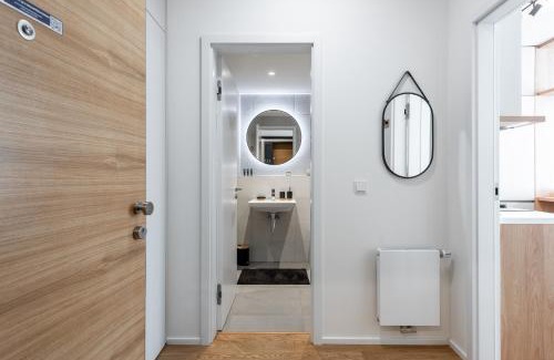 Holesovice Apartment | Olive Garden Apartment with Garage