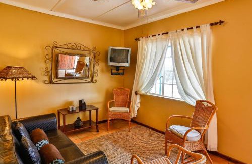 Beaufort West House | Discover Olive Grove Guest Farm: Pet Friendly Oasis