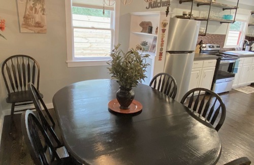 Asheville Cottage | Olive House: Guest Rated 9.8, Near Asheville & Biltmore