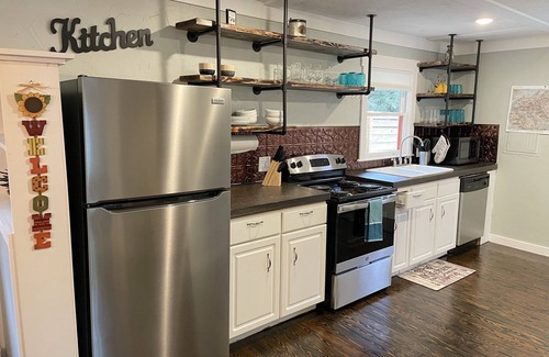 Asheville Cottage | Olive House: Guest Rated 9.8, Near Asheville & Biltmore
