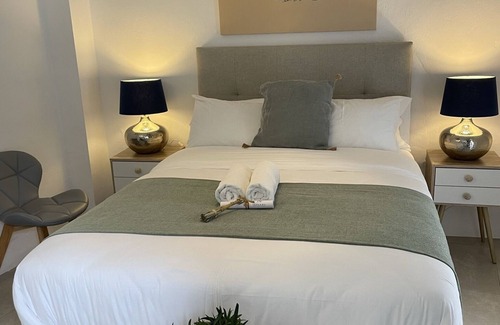 Canillas de Aceituno Bed & Breakfast | Elegant Stay at Olive & Ivy Guest House - 10/10 Rated!