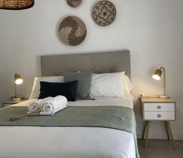 Canillas de Aceituno Bed & Breakfast | Discover Olive & Ivy Guesthouse: Oceanfront Bliss Awaits