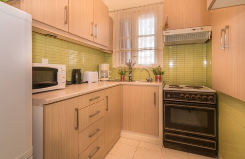 Pantokratoras Apartment | Pet-Friendly Olive Tree Apartment with Kitchen & Breakfast
