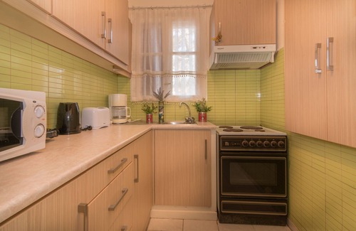 Pantokratoras Apartment | Pet-Friendly Olive Tree Apartment with Kitchen & Breakfast