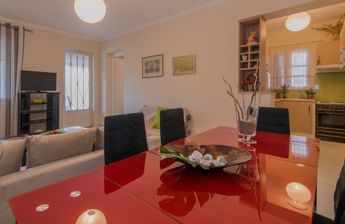 Pantokratoras Apartment | Pet-Friendly Olive Tree Apartment with Kitchen & Breakfast