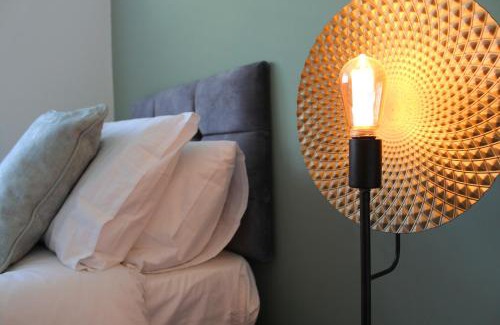 Milton Keynes House | Child-Friendly Olive View: Guest Rated 10/10 Experience