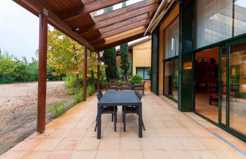 Capmany Villa | Oliver Conti: Oceanfront Retreat with 9.5/10 Guest Rating