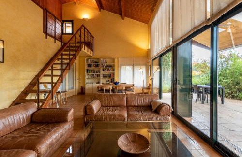 Capmany Villa | Oliver Conti: Oceanfront Retreat with 9.5/10 Guest Rating