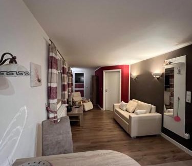 Untervalme Apartment | Pet-Friendly Oceanfront Escape at Oliver Hotel