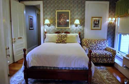 West Washington Bed & Breakfast | Delightful Oliver Inn Bed and Breakfast - Guest Rated 9.8