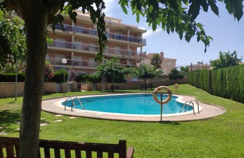 L'Hospitalet de l'Infant Apartment | Oliveres III: Oceanfront Retreat with Pet-Friendly Amenities