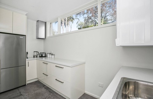 Frankston South House | Oliver's Hill Oasis: Family-Friendly Retreat with Ocean Views