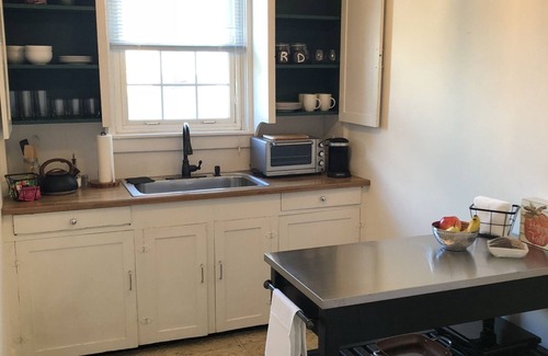 Downtown Apartment | Experience Oliver’s Retreat: Private Downtown Apartment