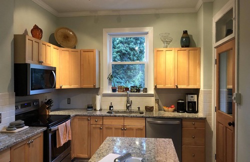 Downtown Apartment | Experience Oliver’s Retreat: Private Downtown Apartment