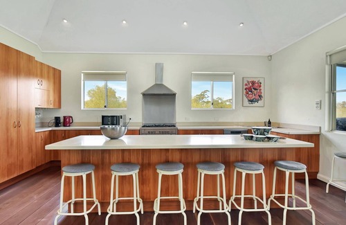 Keinbah House | Pet-Friendly Retreat at Olives and Vines, Rated 8.8/10