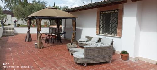 Borghesiana Apartment | Experience Oliveto Relax: 4-Star Retreat with Hot Tub