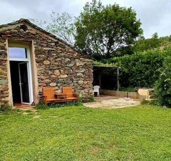 Sisco House | Olivetu: Oceanfront Retreat with Pet-Friendly Amenities