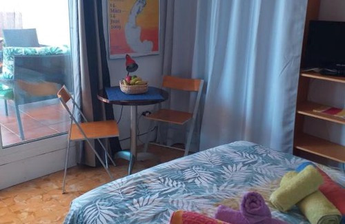 Sitges Town Center Apartment | Olivia: Guest Rated 10/10 with Oceanfront Pet-Friendly Stay