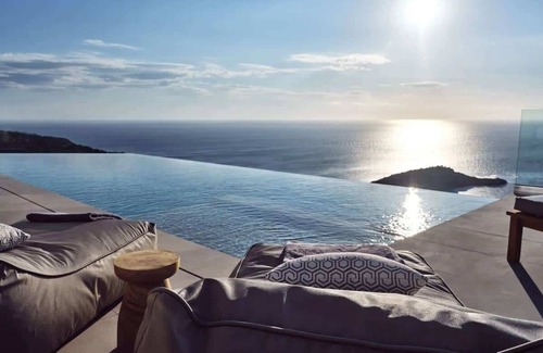 Korithi House | Olivia Luxury Villa – 3BR Sea View & Infinity Pool