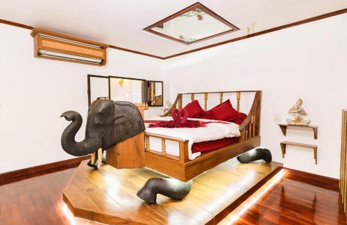 Wat Ket Hotel | Olivier Boutique: Oceanfront Bliss with Pool & Hot Tub