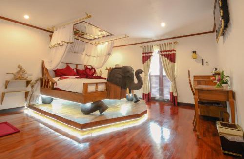 Wat Ket Hotel | Olivier Boutique: Oceanfront Bliss with Pool & Hot Tub